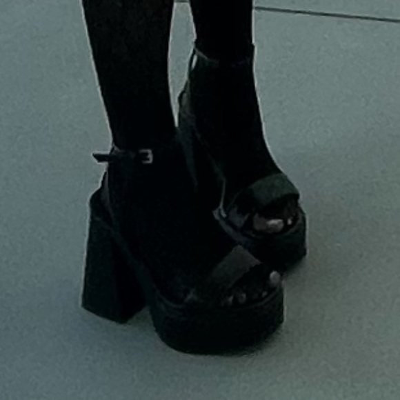 Zara Chunky Platform Sandals - Picture 3 of 7